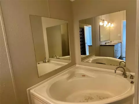 Bath - 287 Pine Ln, Onalaska, TX 77360 photo 3 of 5