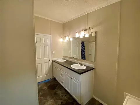 Bath - 287 Pine Ln, Onalaska, TX 77360 photo 2 of 5