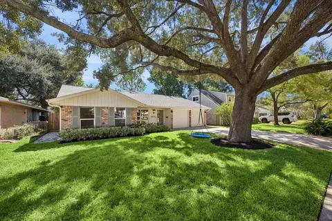 10659 Mayfield Rd, Houston, TX 77043