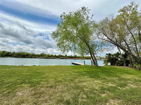 2726 Avenue D, San Leon, TX 77539