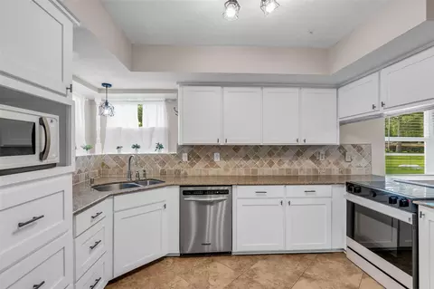 Kitchen - 22502 Fields Ln, Spring, TX 77389 photo 4 of 7