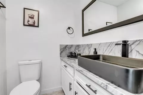 Bath - 22502 Fields Ln, Spring, TX 77389 photo 3 of 3