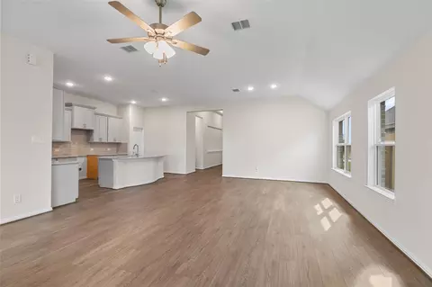 Living - 807 Evergreen Forest Ln, Bonney, TX 77583 photo 4 of 5