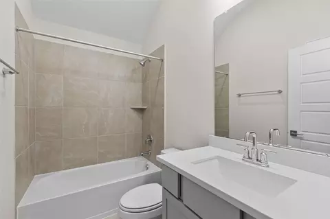Bath - 807 Evergreen Forest Ln, Bonney, TX 77583 photo 1 of 2