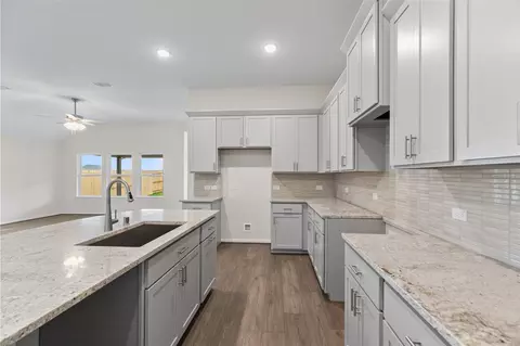Kitchen - 807 Evergreen Forest Ln, Bonney, TX 77583 photo 5 of 6