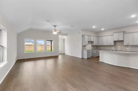 Living - 807 Evergreen Forest Ln, Bonney, TX 77583 photo 2 of 5