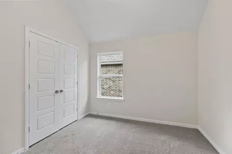 Bedroom - 807 Evergreen Forest Ln, Bonney, TX 77583 photo 2 of 4
