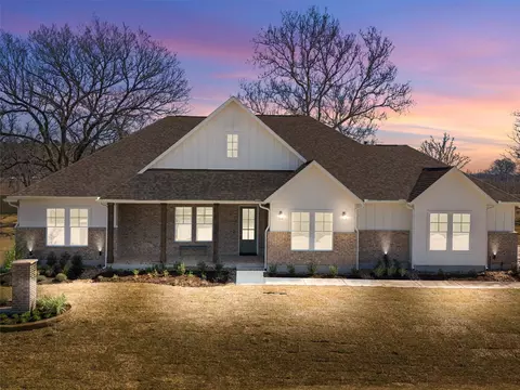 151 Moonlight Dr, Smithville, TX 78957