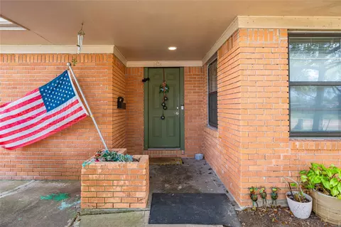 2428 9th St N, Texas City, TX 77590