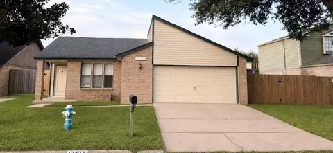 12227 Landcross Dr, Houston, TX 77099