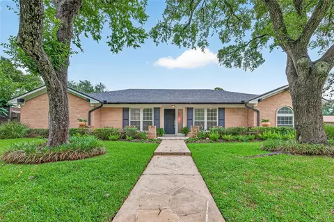 3031 Broadmoor Dr, Sugar Land, TX 77478