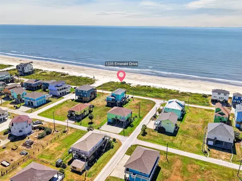 1335 Emerald Dr, Crystal Beach, TX 77650