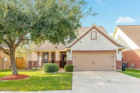 1025 Luke Dr, Alvin, TX 77511