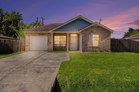 8506 Shiloh St, Texas City, TX 77591