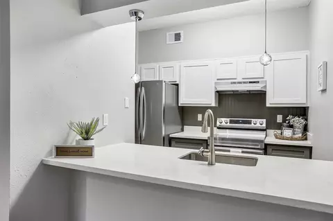 7065 N Holiday Dr, Galveston, TX 77550