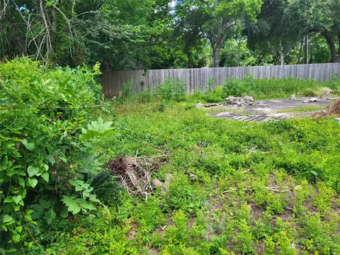 9316 Neville Ave, Hitchcock, TX 77563