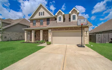 12319 Gatewood Dr, Mont Belvieu, TX 77535