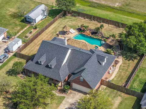 9934 Palm Dr, Baytown, TX 77523