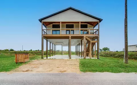 1211 W Canal, Crystal Beach, TX 77650