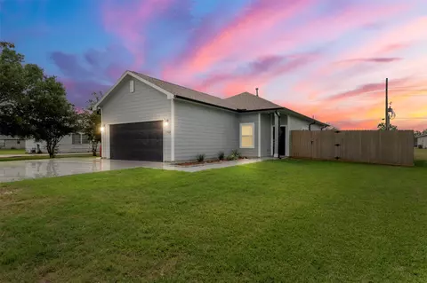 1302 Trinity St, Anahuac, TX 77514