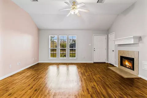 1060 Yaupon Cove Dr, Onalaska, TX 77360