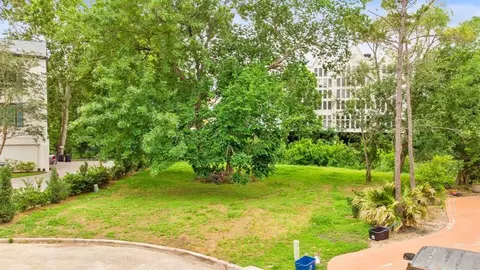 2 Magnolia Bend Dr, Houston, TX 77024