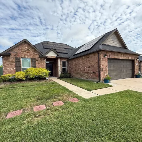 141 Majestic Oak Cir, Lake Jackson, TX 77566