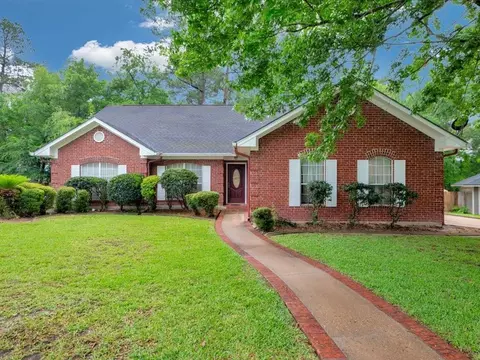 8 Columbia Ct, Lufkin, TX 75901
