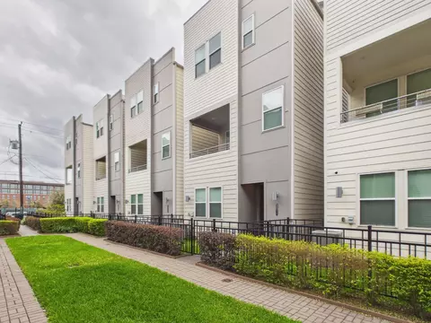2711 Clinton Dr, Houston, TX 77020