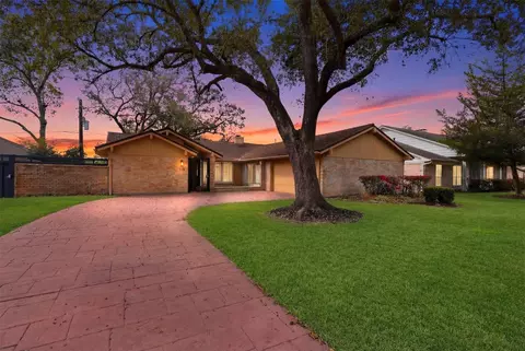 210 Big Hollow Ln, Houston, TX 77042
