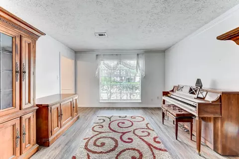 Living - 723 Oder Ln, Houston, TX 77090 photo 2 of 8