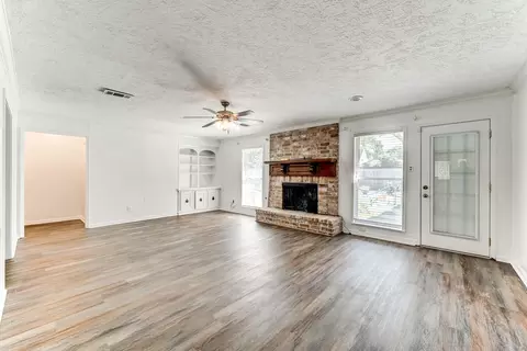 Living - 723 Oder Ln, Houston, TX 77090 photo 4 of 8