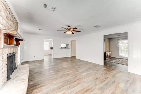 Living - 723 Oder Ln, Houston, TX 77090 photo 5 of 8