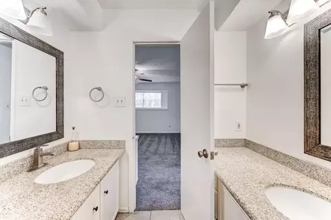 Bath - 723 Oder Ln, Houston, TX 77090 photo 4 of 5