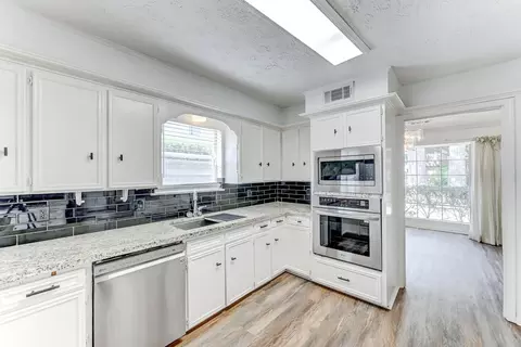 Kitchen - 723 Oder Ln, Houston, TX 77090 photo 3 of 7