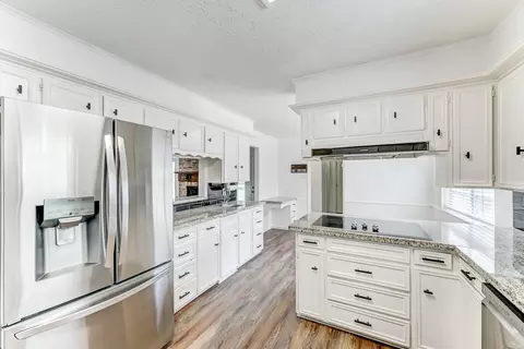 Kitchen - 723 Oder Ln, Houston, TX 77090 photo 5 of 7