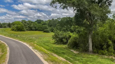 2-34 Windmill Rdg, Brenham, TX 77833