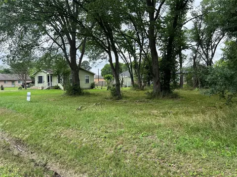 3990 1st St, Brookshire, TX 77423