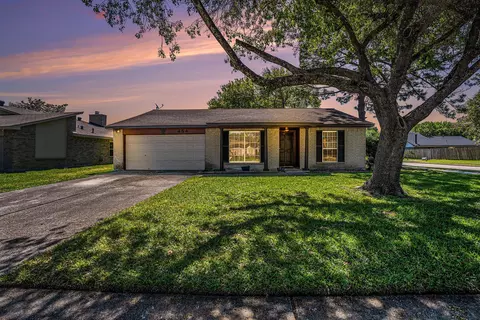 454 Buoy Rd, Webster, TX 77598