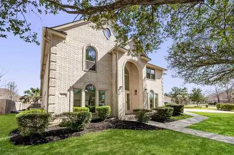 686 Edgewood Dr, Montgomery, TX 77356