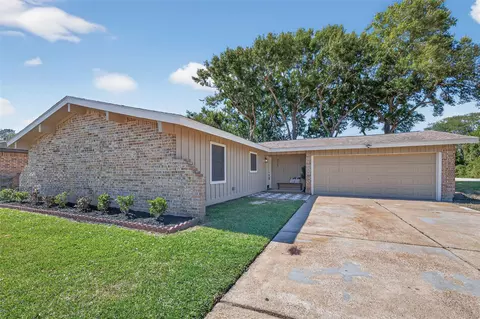 4526 N Heron Dr, Seabrook, TX 77586