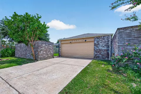 9231 Homeland Dr, Houston, TX 77083