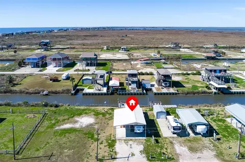 1109 Paisley St, Gilchrist, TX 77617