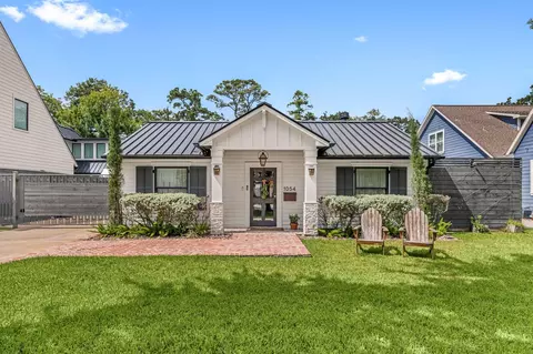1054 Gardenia Dr, Houston, TX 77018
