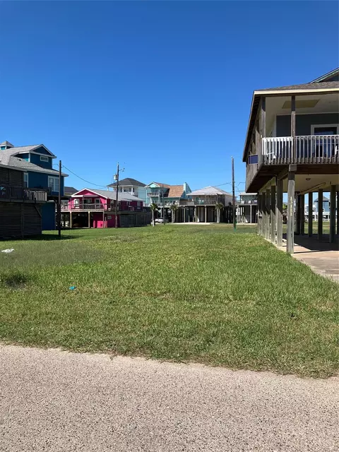 000 Jolly Roger Dr, Freeport, TX 77541