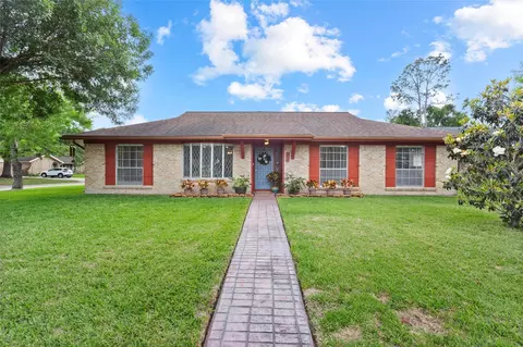 908 Morningside Ct, Friendswood, TX 77546
