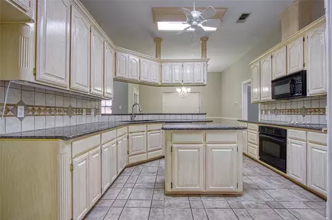 Kitchen - 9 N Cay Ct, Angleton, TX 77515 photo 1 of 2