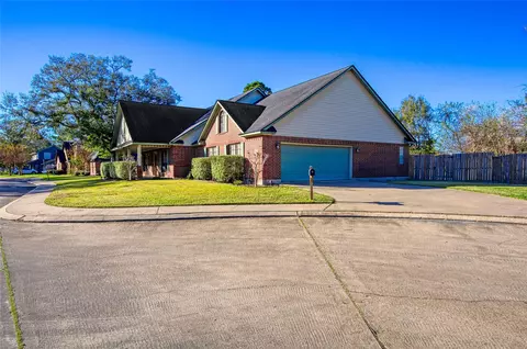 Exterior - 9 N Cay Ct, Angleton, TX 77515 photo 8 of 9