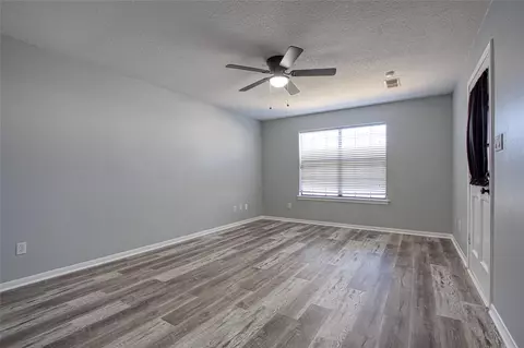 Living - 9 N Cay Ct, Angleton, TX 77515 photo 6 of 6