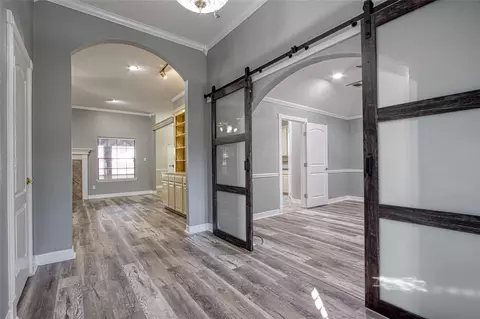 Entry Way - 9 N Cay Ct, Angleton, TX 77515 photo 1 of 2